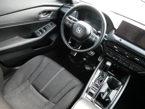 Used 2025 Honda Accord Sport image 9