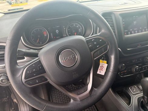 Used 2019 Jeep Cherokee Latitude w/ Popular Appearance Group FWD image 10