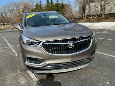 Used 2020 Buick Enclave Essence image 3