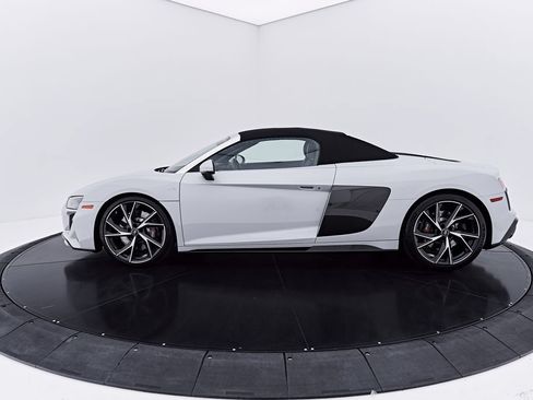 Used 2022 Audi R8 V10 w/ Carbon Exterior Package RWD image 15