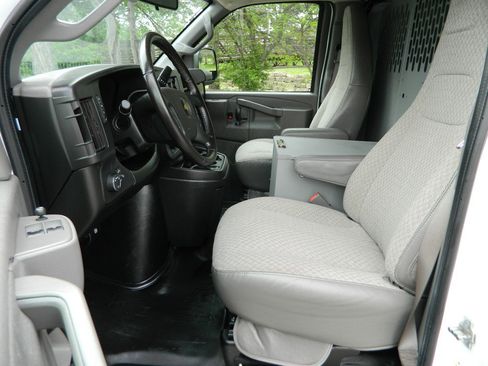 Used 2021 Chevrolet Express 2500 w/ Driver Convenience Package RWD image 16