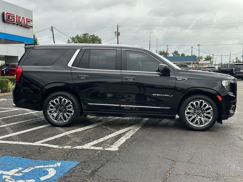 Used 2023 GMC Yukon Denali Ultimate w/ LPO, Floor Liner Package AWD/4WD image 4