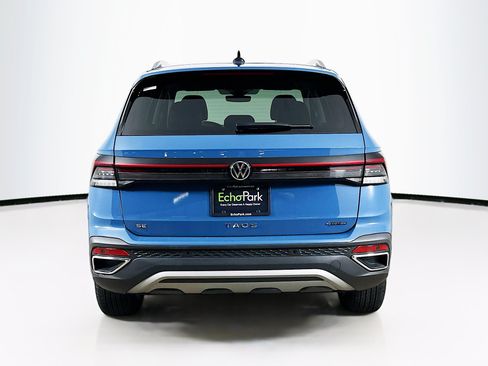 Used 2025 Volkswagen Taos SE AWD/4WD image 7