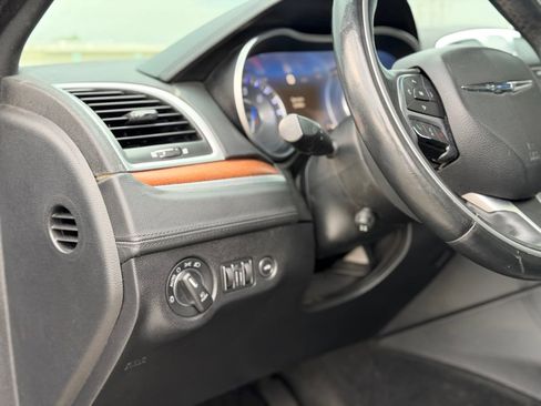 Used 2015 Chrysler 300 C Platinum w/ Harman/Kardon Audio Group RWD image 12