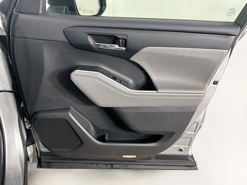 Used 2022 Toyota Highlander XLE image 34