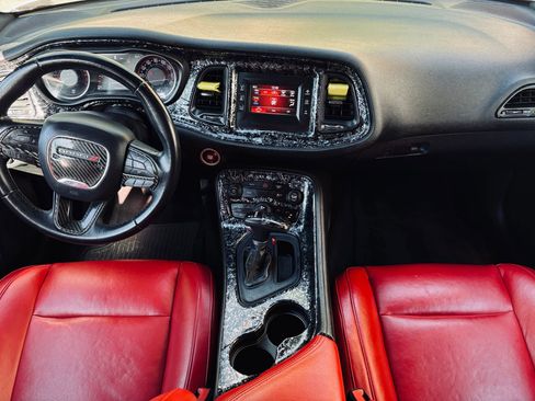 Used 2017 Dodge Challenger R/T RWD image 6