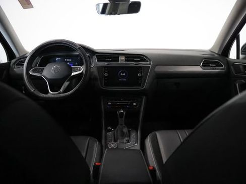 Used 2022 Volkswagen Tiguan SE image 28