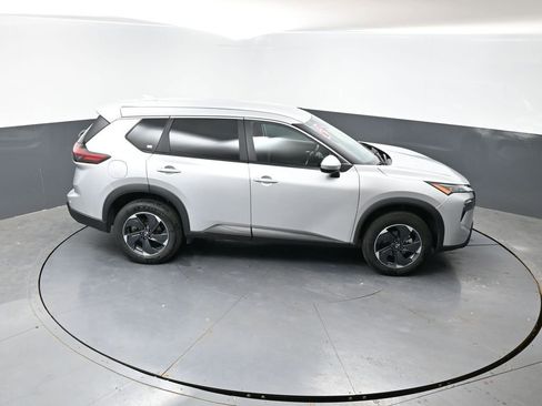 Used 2025 Nissan Rogue SV AWD/4WD image 40