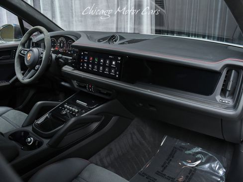 Used 2025 Porsche Cayenne GTS AWD/4WD image 21