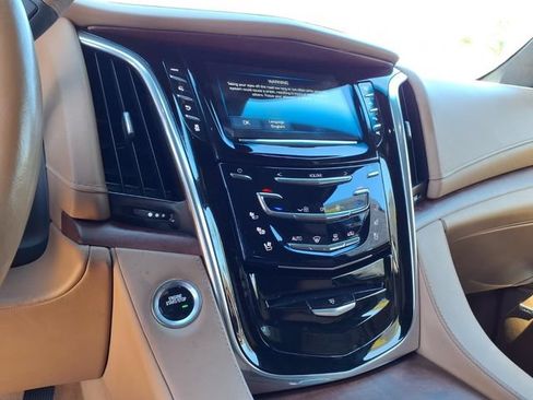 Used 2017 Cadillac Escalade Platinum AWD/4WD image 15