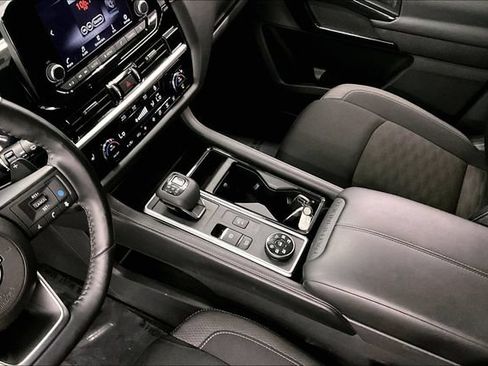 Used 2024 Nissan Pathfinder SV AWD/4WD image 17