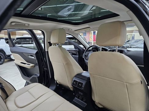 Used 2017 Jaguar F-PACE Premium image 24