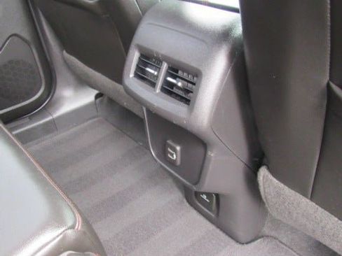 Certified 2022 Chevrolet Equinox RS w/ RS Leather Package FWD image 11