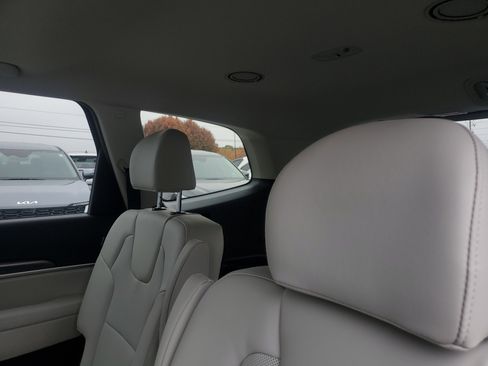 New 2025 Kia Telluride S image 9