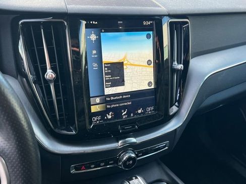 Used 2018 Volvo XC60 T6 Momentum w/ Convenience Package image 15