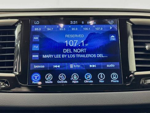 Used 2017 Chrysler Pacifica Touring-L w/ Tire & Wheel Group FWD image 17