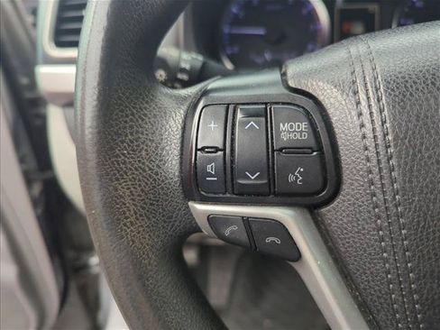 Used 2019 Toyota Highlander LE FWD image 12