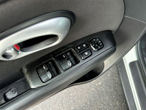 Used 2015 Kia Soul image 13