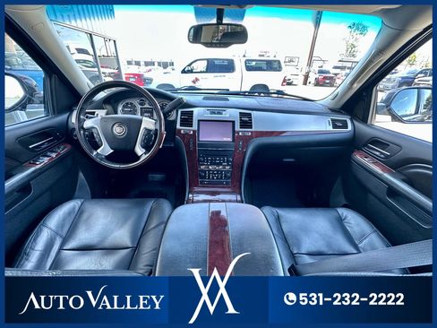Used 2011 Cadillac Escalade ESV Premium image 30