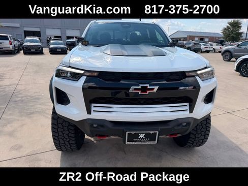 Used 2024 Chevrolet Colorado ZR2 w/ ZR2 Convenience Package III AWD/4WD image 7