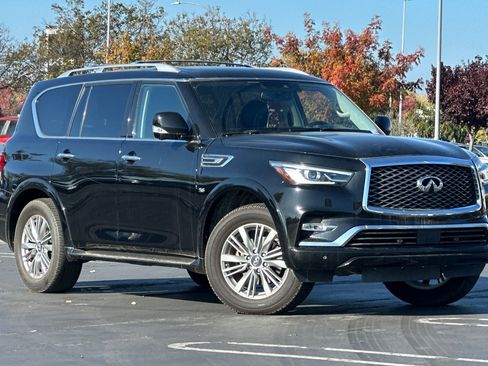 Used 2018 INFINITI QX80 2WD w/ Driver Assistance Package image 2