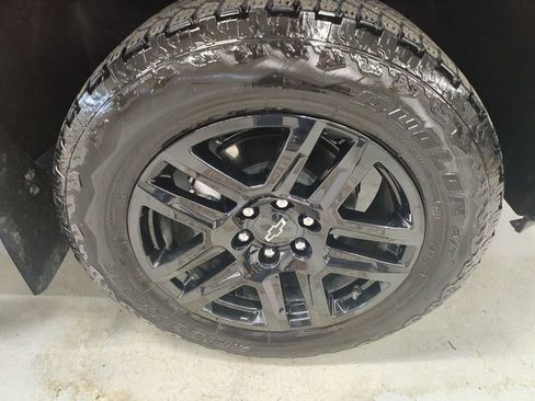 Used 2024 Chevrolet Silverado 1500 Custom Trail Boss w/ Turbomax Blackout Package AWD/4WD image 4