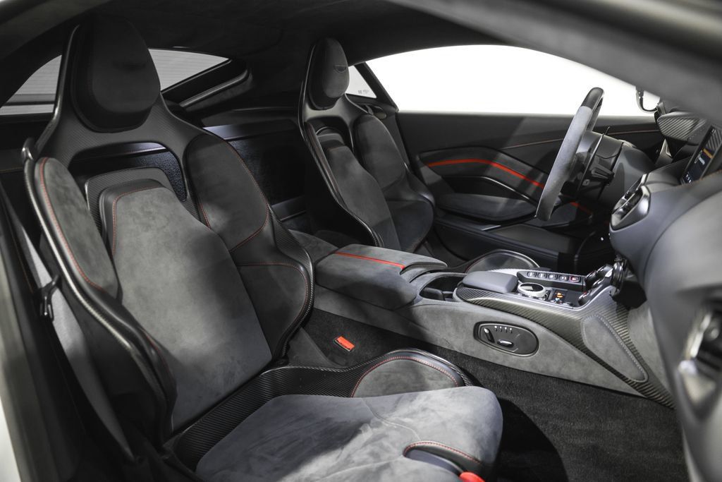 Used 2023 Aston Martin V8 Vantage Coupe RWD image 23