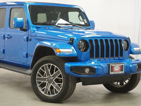 Used 2023 Jeep Wrangler Unlimited Sahara AWD/4WD image 3