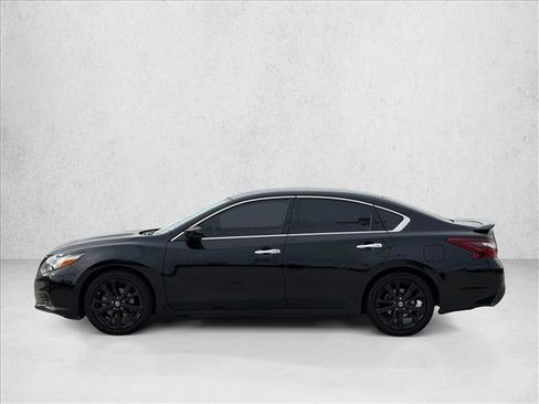 Used 2018 Nissan Altima 2.5 SR w/ SR Midnight Edition image 8