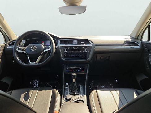 Used 2022 Volkswagen Tiguan SE AWD/4WD image 11