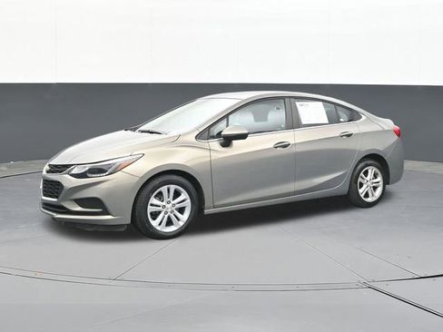 Used 2017 Chevrolet Cruze LT w/ Convenience Package FWD image 7