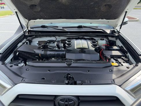 Used 2021 Toyota 4Runner Venture w/ Moonroof Package AWD/4WD image 29