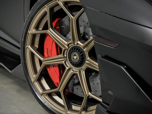 Used 2021 Lamborghini Aventador SVJ image 4