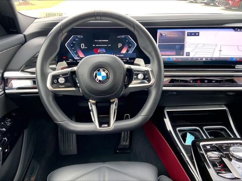 Used 2025 BMW 740i image 5