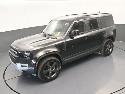 Used 2025 Land Rover Defender 110 S image 61