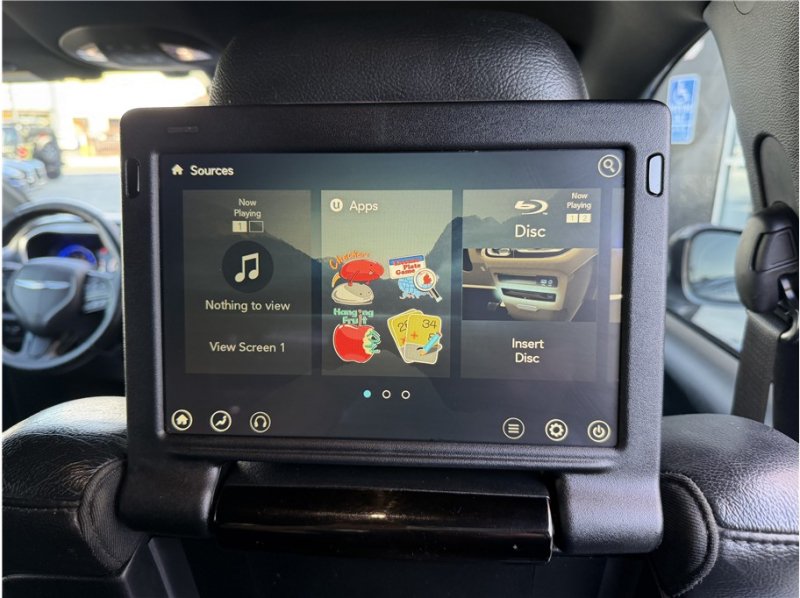 Used 2019 Chrysler Pacifica Touring-L Plus w/ Advanced Safetytec Group FWD image 32
