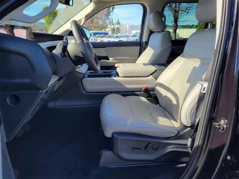 Used 2025 Ford Expedition Max Active image 12