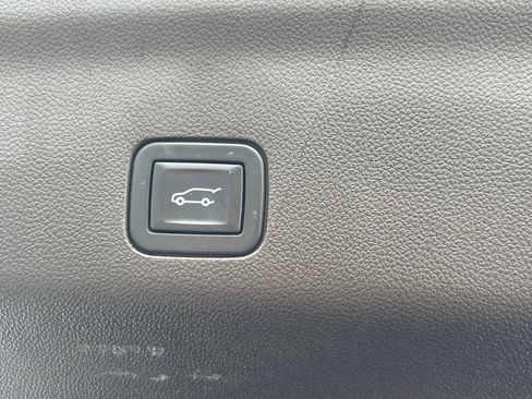 Used 2021 Chevrolet Tahoe Z71 AWD/4WD image 36
