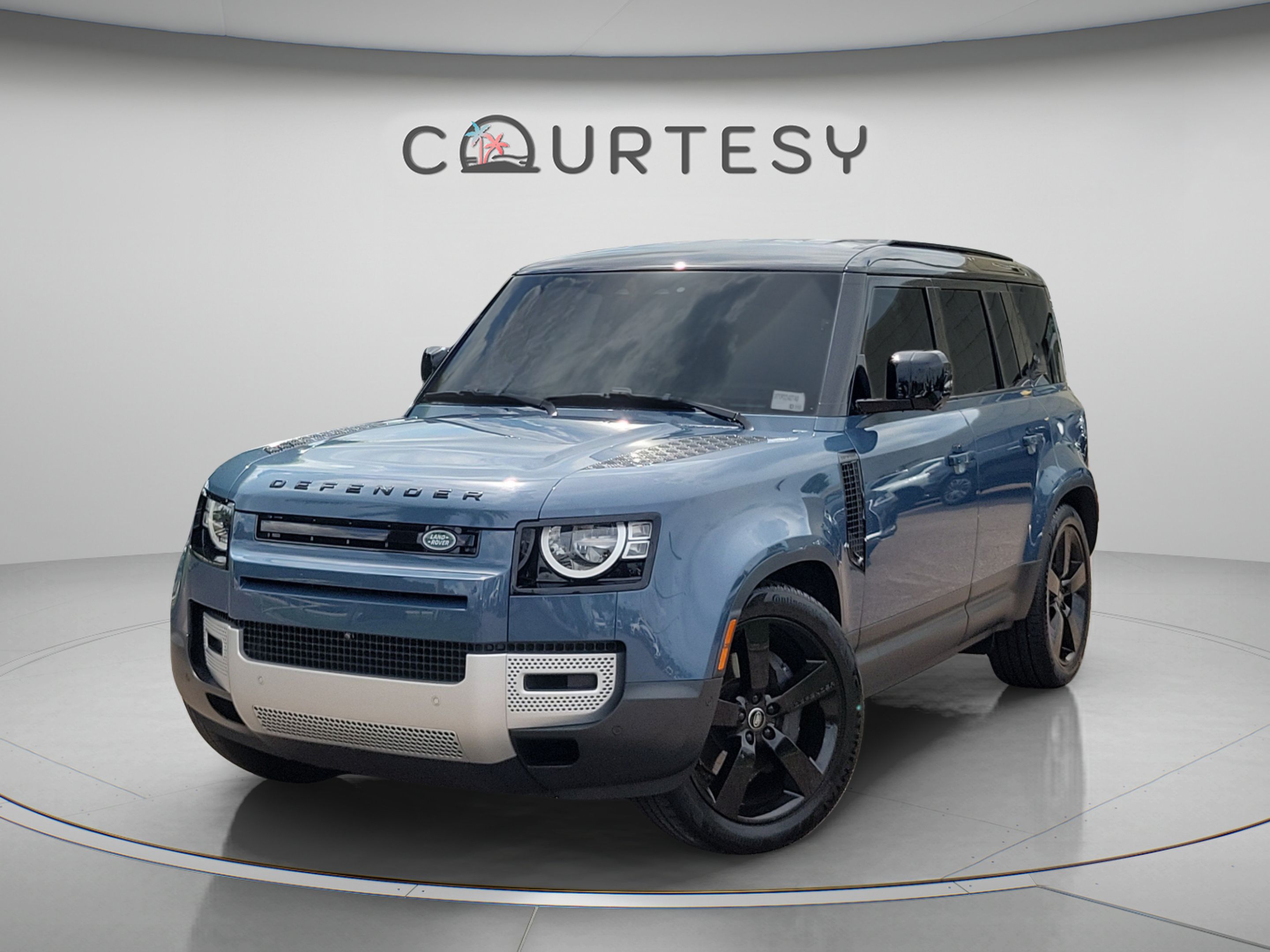 Used 2023 Land Rover Defender 110 S AWD/4WD image 2
