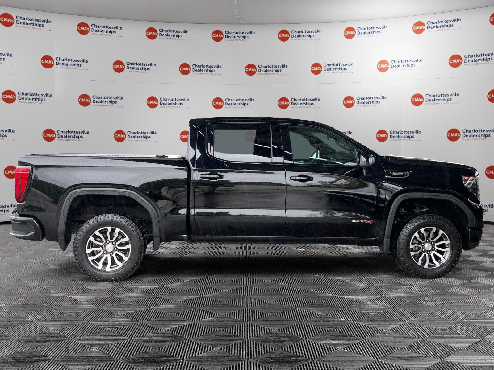 Used 2023 GMC Sierra 1500 AT4 w/ Technology Package AWD/4WD image 6