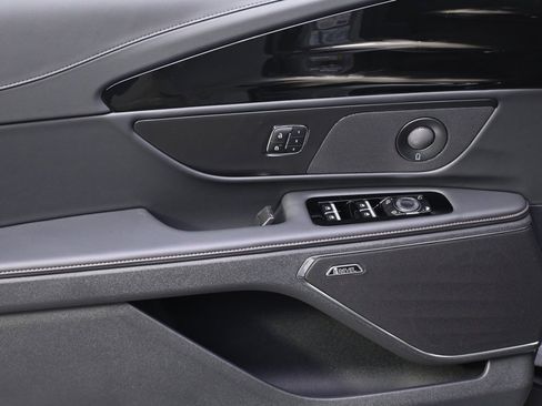 New 2026 Lincoln Nautilus Reserve image 22