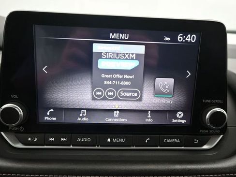 Used 2025 Nissan Rogue SV image 12