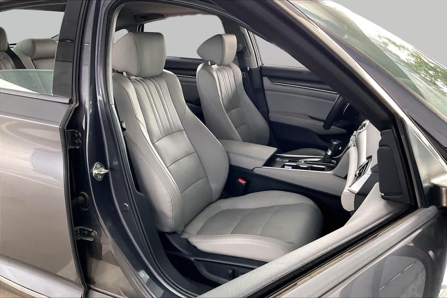 Used 2018 Honda Accord Touring image 9