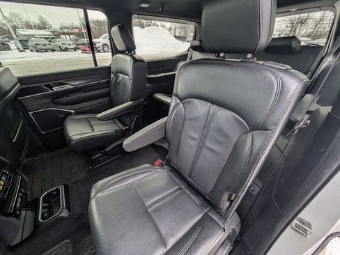 Used 2024 Jeep Wagoneer Series III image 16