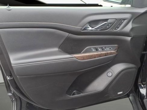 Used 2023 GMC Acadia Denali w/ Black Diamond Edition image 8