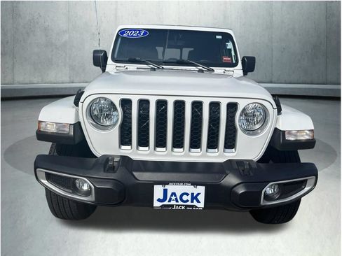 Used 2023 Jeep Gladiator Overland AWD/4WD image 10