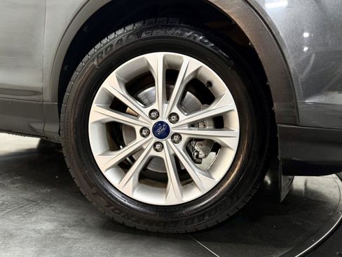 Used 2017 Ford Escape SE w/ Equipment Group 201A FWD image 10