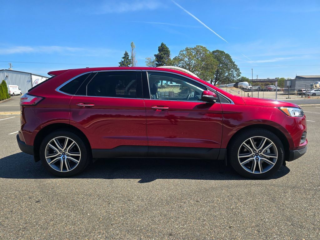 Used 2019 Ford Edge Titanium w/ Cold Weather Package AWD/4WD image 6