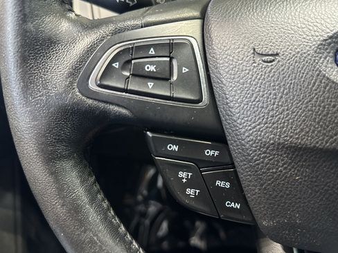 Used 2017 Ford Focus SE w/ Cold Weather Package FWD image 19