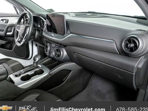 Certified 2025 Chevrolet Blazer LT FWD image 21